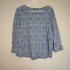 CHICOS Size 3 3/4 Sleeve Top Roll Tab Sleeve Blue White Geometric Top Casual